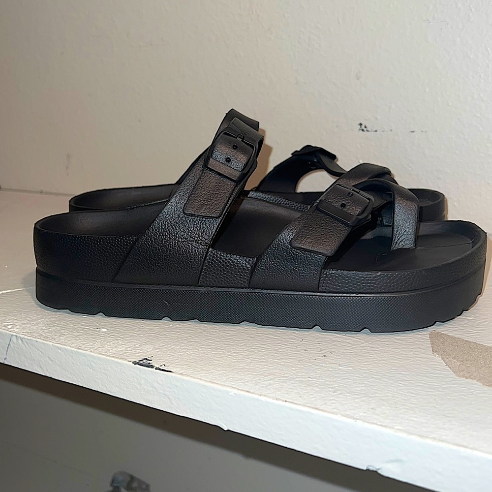 Platform Everyday Sandals 😍